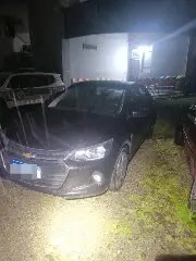 Suspeitos jogam pacotes de droga pela janela durante fuga na BR-101 - 2