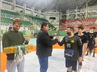 Dom Joaquim conquista título do vôlei masculino nos Comunitários - 3