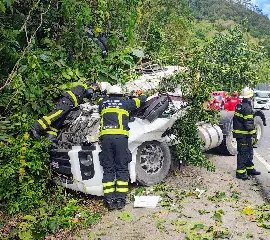 Acidente violento tira a vida de caminhoneiro em SC - 1