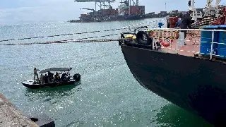 PM e PF apreendem mais 250 kg de cocaína em casco de navio - 1