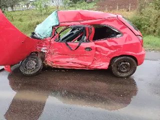Casal morre preso às ferragens após acidente em SC - 3