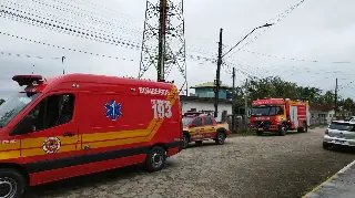 Homem sobe em torre de 35 metros após uso de drogas e bebidas - 1