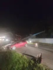 Em cheio: motorista derruba poste e fiação energizada - 2