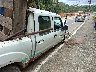 (VIDEO) Veículo da Prefeitura de Brusque se envolve em acidente - 1
