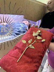 Padre de Brusque entrega rosa de ouro a São Carlo Acutis, na Itália - 6