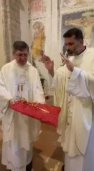 Padre de Brusque entrega rosa de ouro a São Carlo Acutis, na Itália - 2