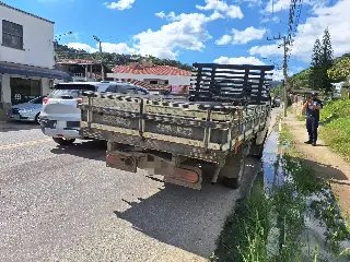 (VÍDEO) Colisão traseira é registrada no bairro Águas Claras - 5