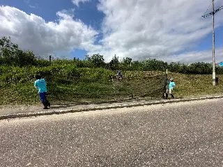 Avenida Beira Rio passa por grande serviço de limpeza em suas duas margens - 1