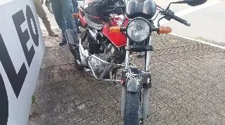 Jovem fica ferido após bater moto em muro em Brusque - 2