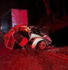 Homem de 73 anos morre após acidente entre Fusca e caminhão - 1