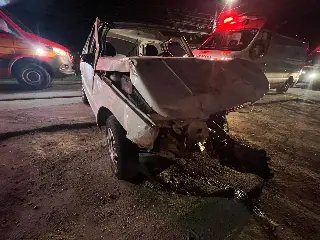 (VÍDEO) Impacto foi tão violento que arremessou motorista para fora do carro - 3