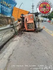 Bombeiros atualizam informações sobre tombamento de carreta - 3