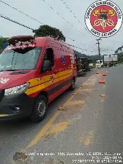 Bombeiros atualizam informações sobre tombamento de carreta - 1
