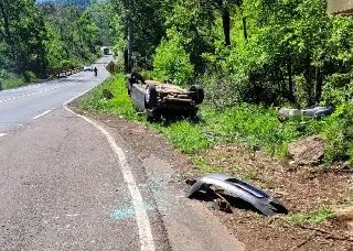 Carro sai da pista, volta para rodovia e causa tragédia - 3