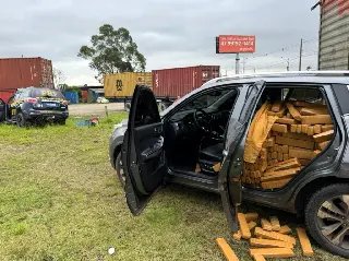 PRF apreende meia tonelada de maconha e recupera veículo clonado - 1