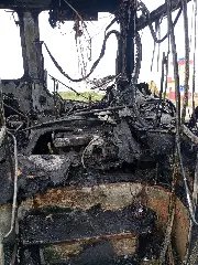 Monitora retira crianças antes de ônibus escolar incendiar - 3