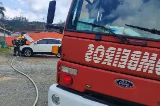 Incêndio em veículo mobiliza bombeiros em Gaspar - 1