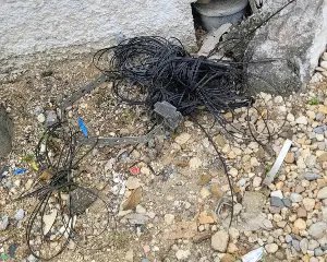 Empresas de telefonia são notificadas por fios irregulares - 4