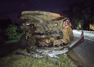 Três pessoas ficam feridas em grave colisão em SC - 1