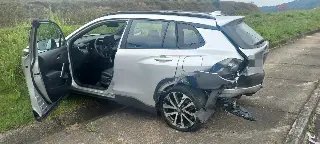Carro bate na traseira de outro veículo no bairro Planalto - 1