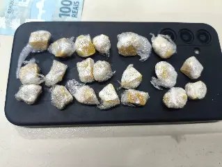 Passageiro de veículo de aplicativo é preso com 20 pedras de crack - 1