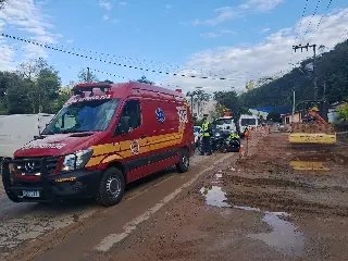 (VÍDEO) Motociclista cai de moto e fica ferida na Primeiro de Maio - 1