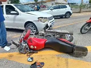 (VÍDEO) Motociclista fica ferido após colisão com carro na Beira Rio - 3