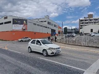 (VÍDEO) Motociclista fica ferido após colisão com carro na Beira Rio - 4