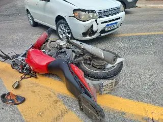(VÍDEO) Motociclista fica ferido após colisão com carro na Beira Rio - 1