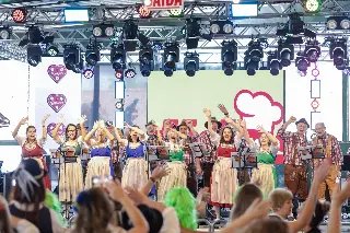 Famílias lotam pavilhões da Fenarreco no primeiro domingo da festa - 4