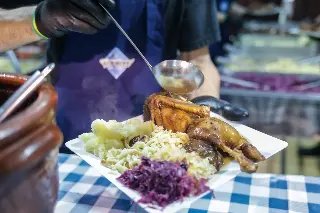 Famílias lotam pavilhões da Fenarreco no primeiro domingo da festa - 1