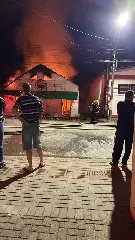 (VÍDEO) Incêndio toma conta da agropecuária no Aymoré - 2