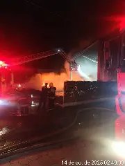 Bombeiros atualizam informações sobre incêndio na empresa - 2