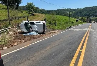 Jovem morre em grave colisão entre carro e carreta na SC-157 - 1
