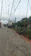 Mal súbito de motorista faz caminhão atravessar quintal e atingir muro - 2