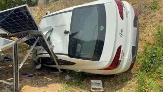 (VÍDEO) Carro despenca no barranco em Botuverá - 1