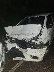 Colisão frontal deixa três pessoas feridas na SC-108, no bairro Santa Luzia - 2