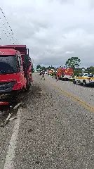 Grave colisão entre carro e caminhão termina em morte na Jorge Lacerda  - 1