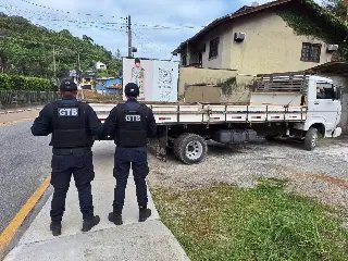 GTB multa caminhão com tacógrafo vencido e pneu desgastado - 1