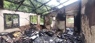 Por pouco, família consegue escapar do incêndio na casa - 2