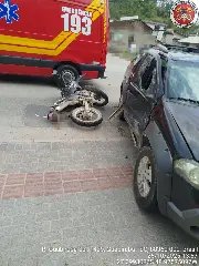 Motociclista sofre grave ferimento no acidente envolvendo carro - 2