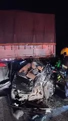 Grave acidente deixa uma pessoa morta e duas presas às ferragens na BR-101 - 1