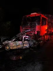 Grave acidente deixa uma pessoa morta e duas presas às ferragens na BR-101 - 2