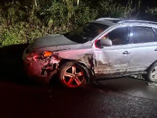 Gestante é socorrida com ferimentos após colisão frontal entre carros - 2