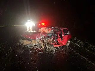 Gestante é socorrida com ferimentos após colisão frontal entre carros - 1