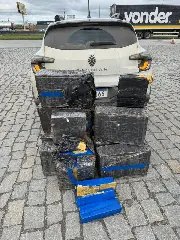 Carro com 250 quilos de maconha é interceptado pela polícia - 3