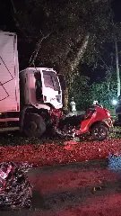 Acidente violento mata três e destrói carro - 2