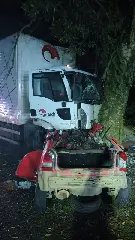 Acidente violento mata três e destrói carro - 1