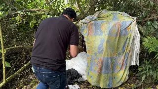 (VÍDEO) Mulher em situação de rua vive em abrigo improvisado às margens do Rio Itajaí-Mirim - 5
