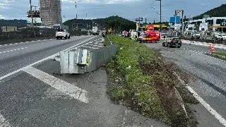 Traseira de carro fica destruída em acidente com seis vítimas - 1